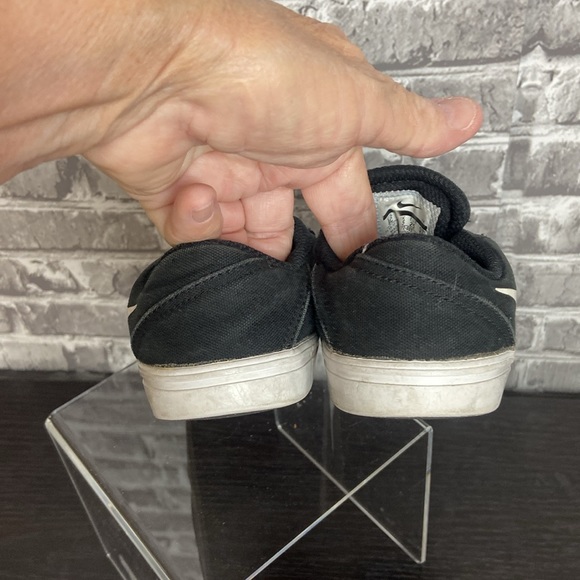 Nike - Picture 4 of 9